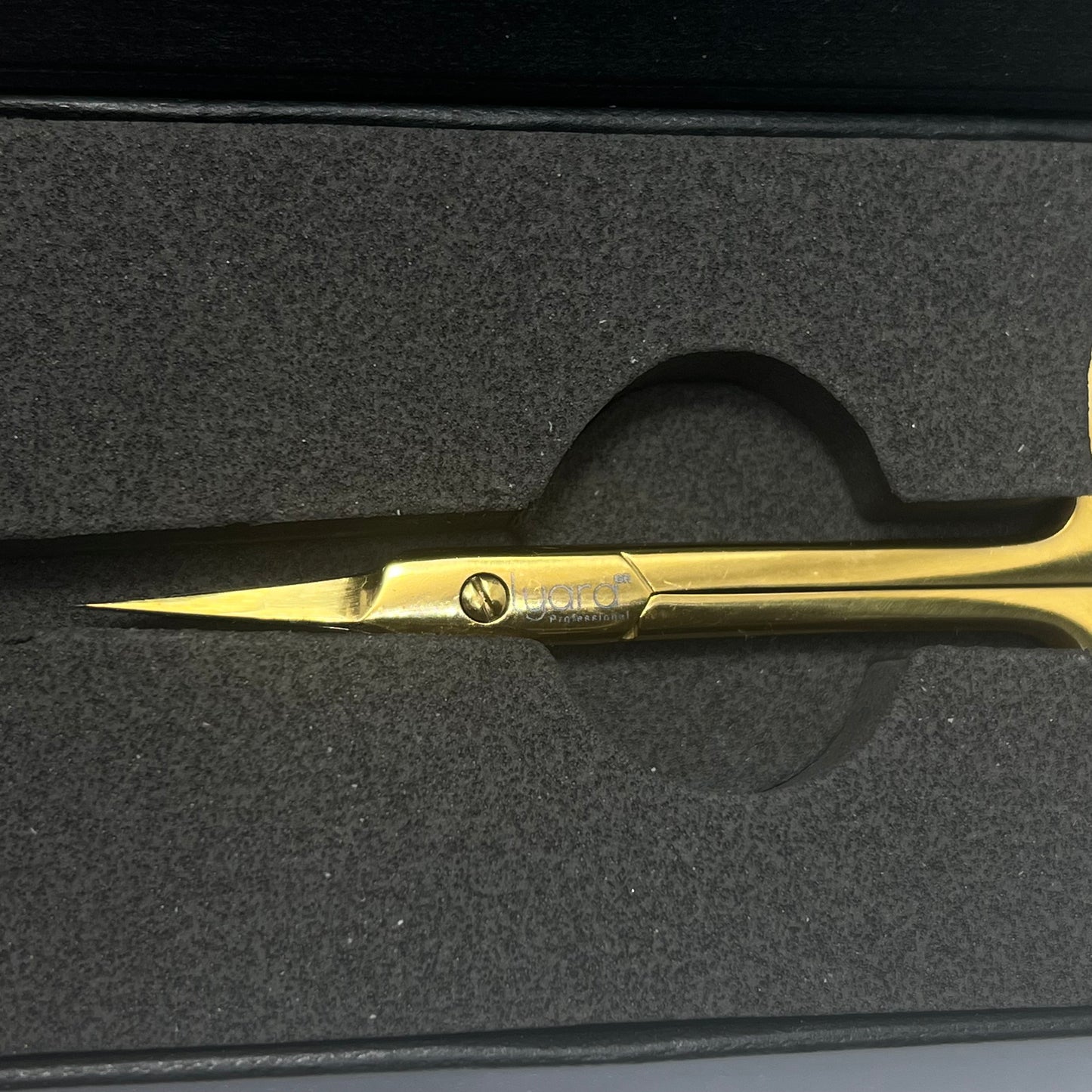 Instrument de manucure pour droitier – finition nette et sûre