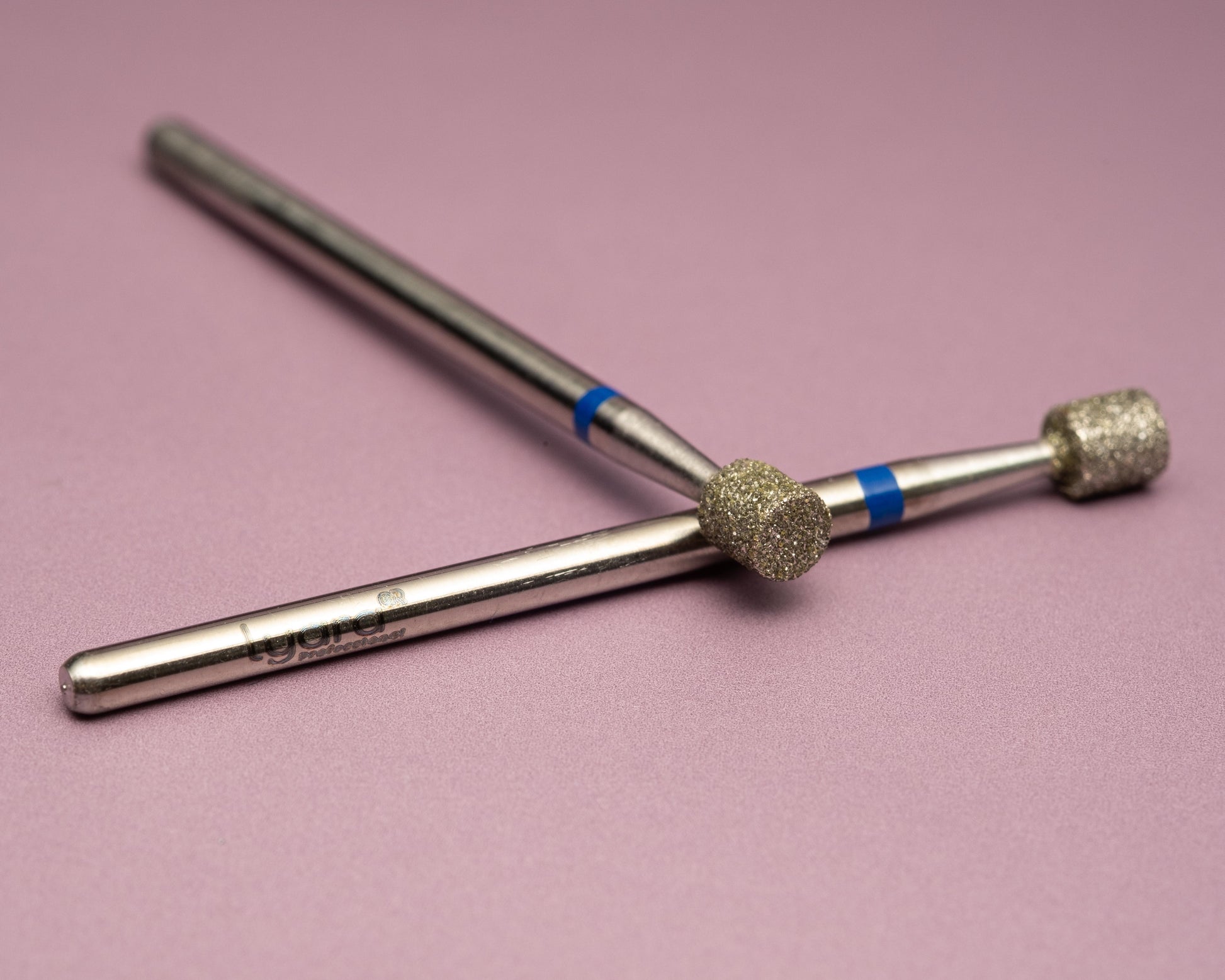 Outil de manucure pour préparation douce des ongles