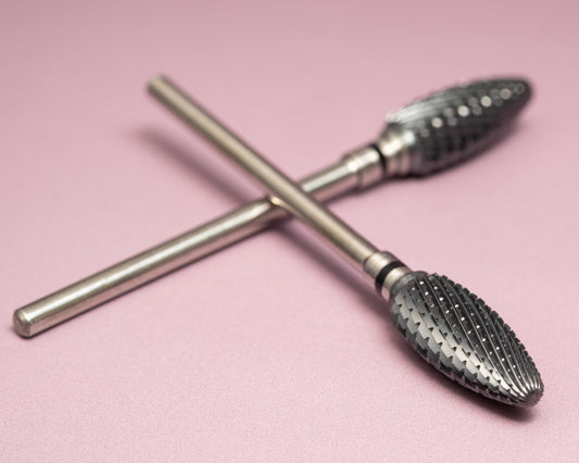 Préparation de la plaque avec embout de précision