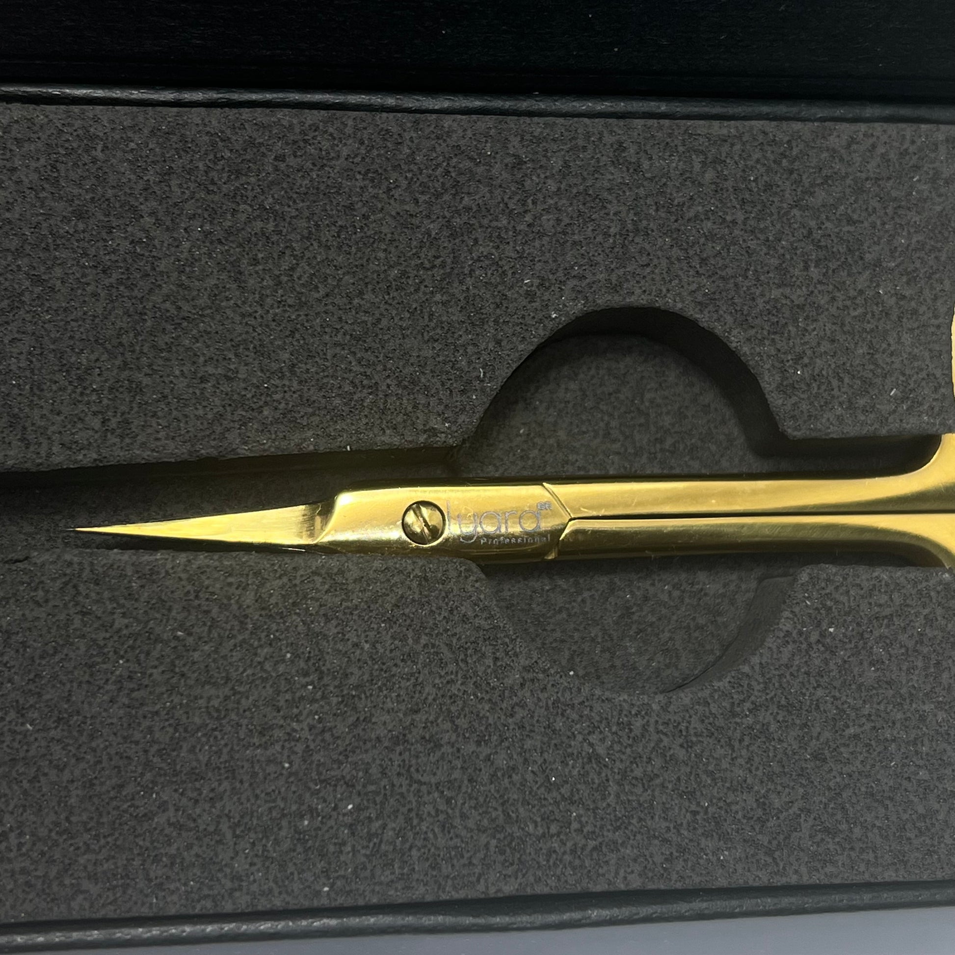 Instrument de manucure pour droitier – finition nette et sûre