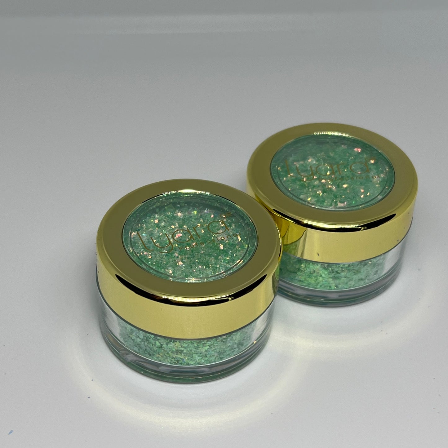 Glitter vert sur ongles en gel