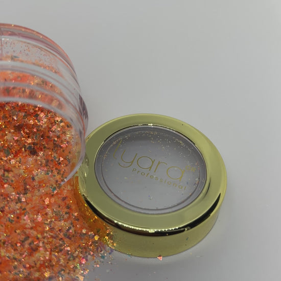 Manucure professionnelle avec paillettes Lyara