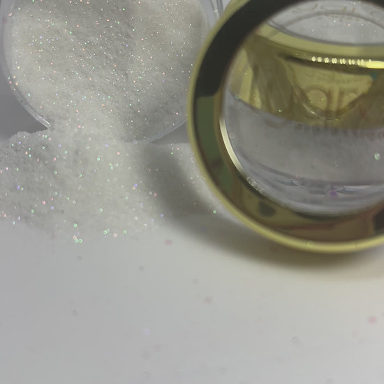 Poudre blanche scintillante pour décoration d’ongles
