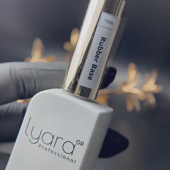 Base UV autonivelante couleur lait – finition douce et naturelle – produit Lyarà Professional