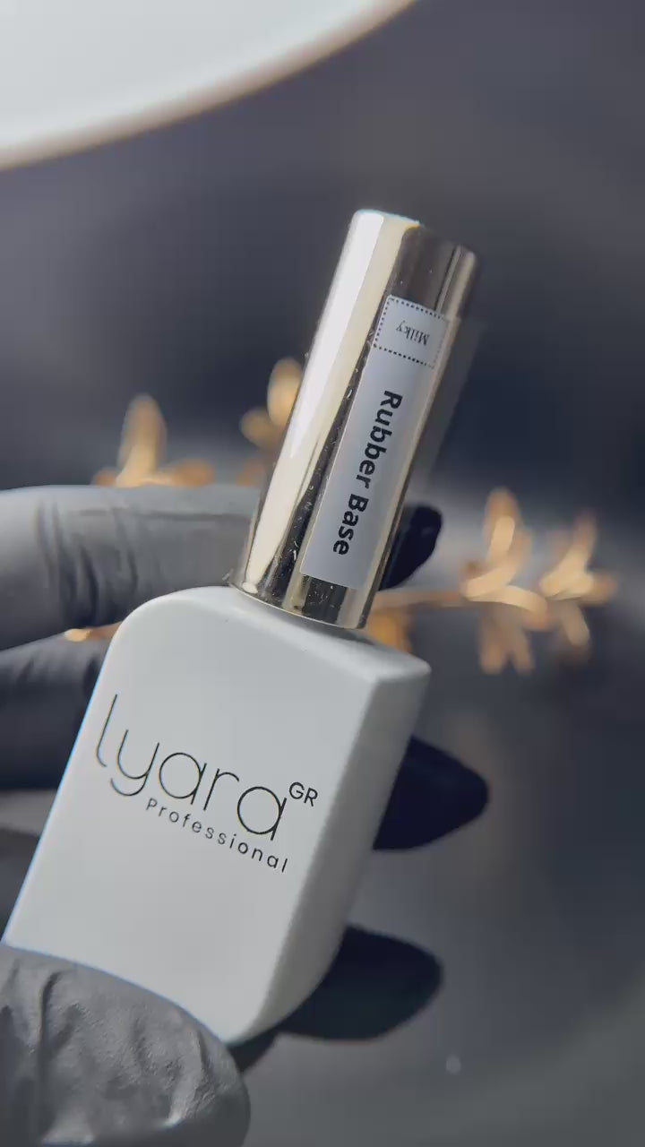 Base UV autonivelante couleur lait – finition douce et naturelle – produit Lyarà Professional