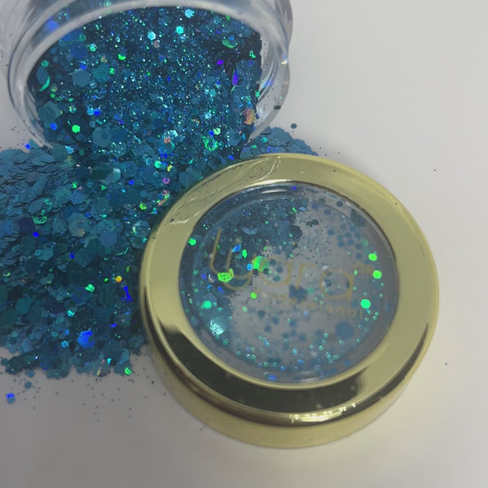 Poudre bleue brillante pour effets artistiques sur ongles

