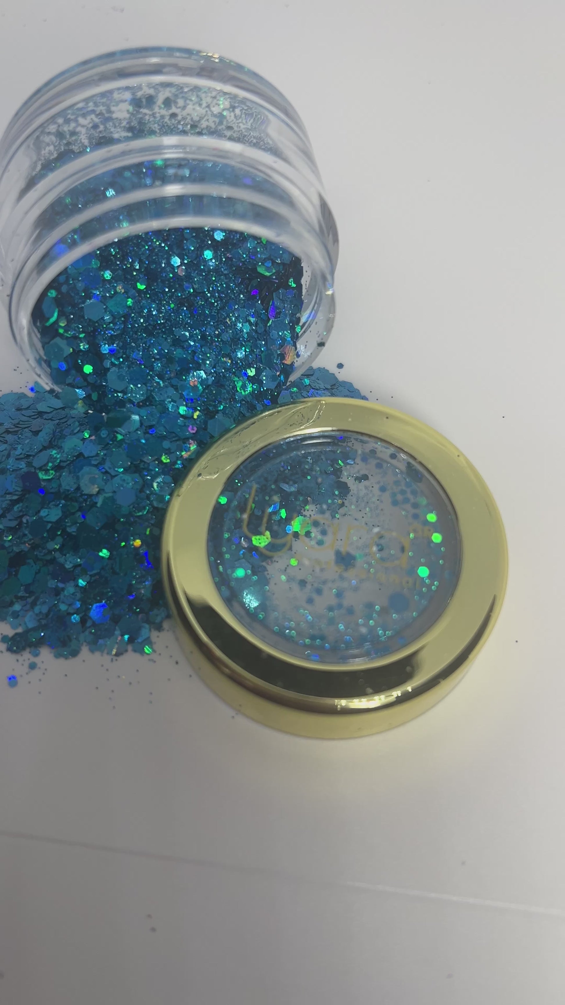 Poudre bleue brillante pour effets artistiques sur ongles

