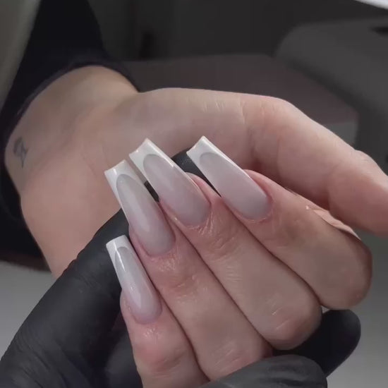 Gel UV laiteux – construction douce et élégante