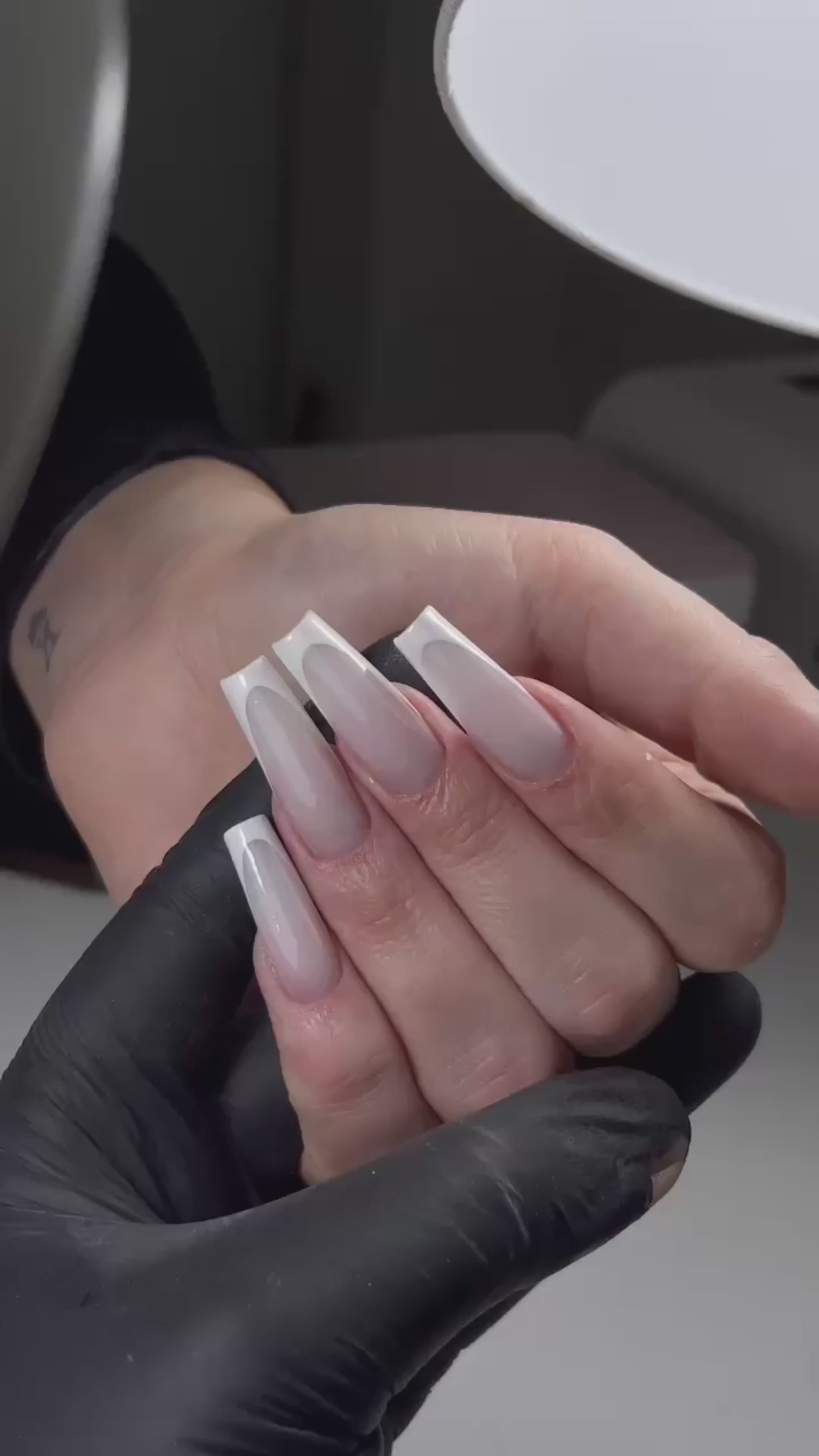 Gel UV laiteux – construction douce et élégante