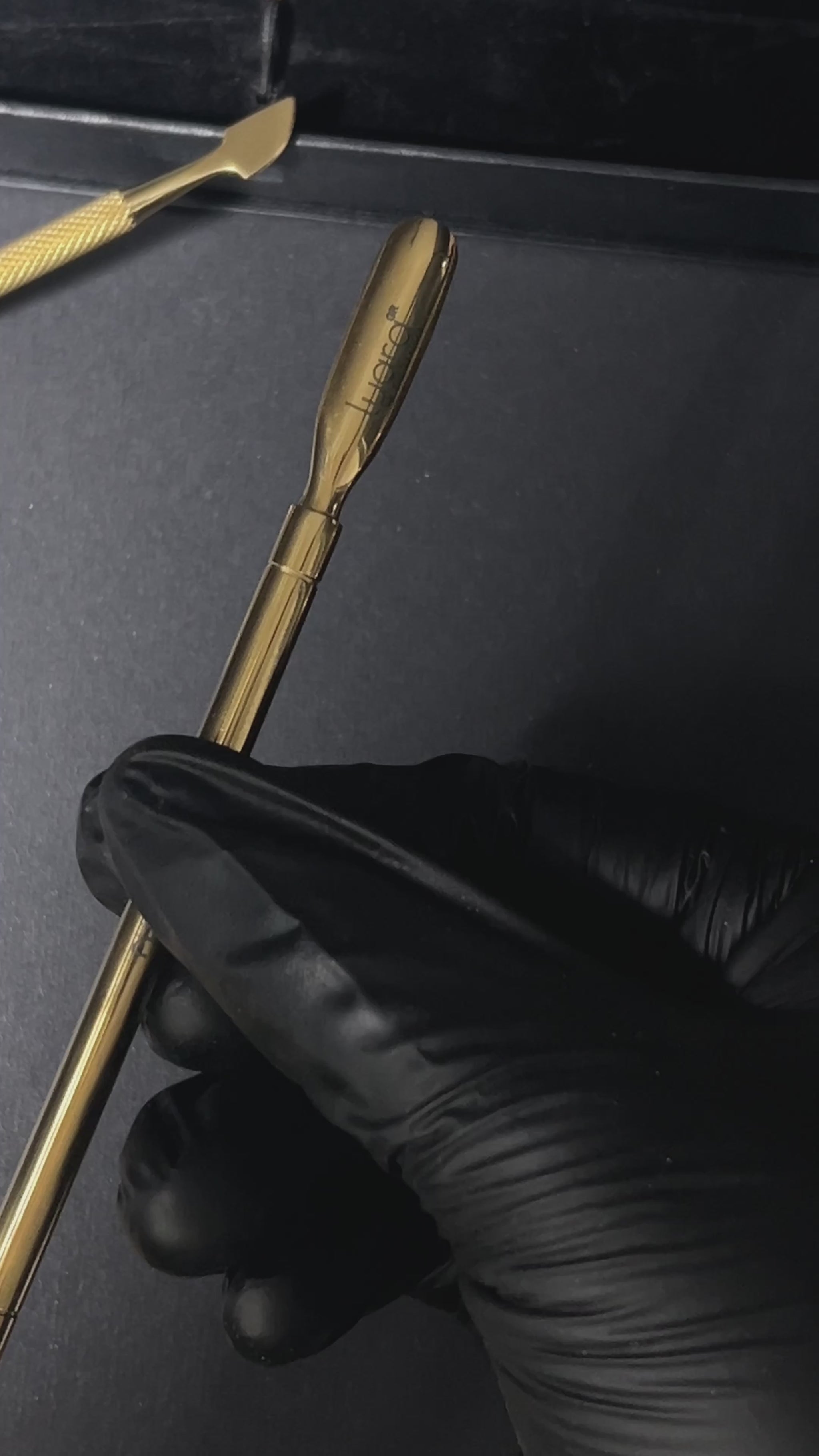 Instrument de préparation des ongles – embout double