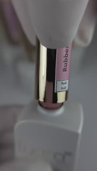 Produit pour stylistes ongulaires – Base UV nude brillante avec micropaillettes or – Lyarà Professional