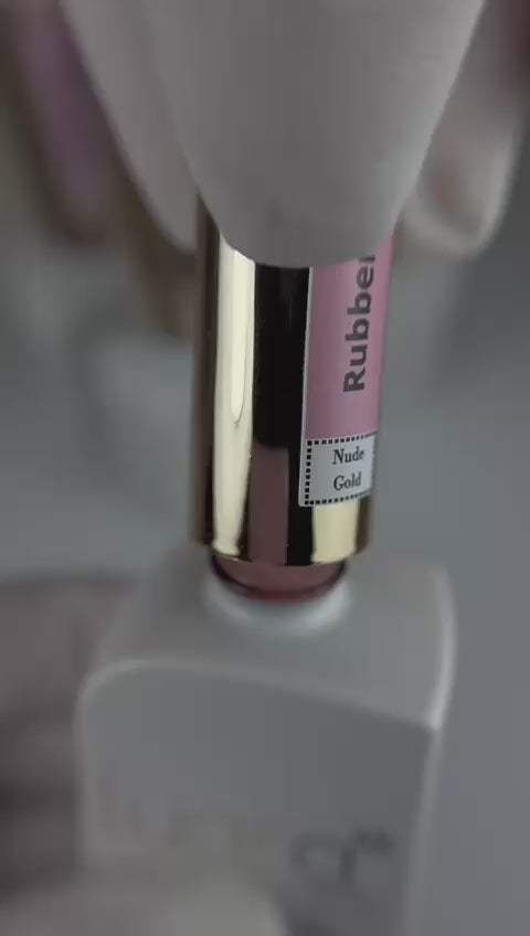 Produit pour stylistes ongulaires – Base UV nude brillante avec micropaillettes or – Lyarà Professional