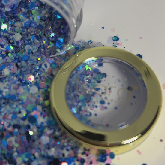 Poudre bleue brillante pour décoration d’ongles