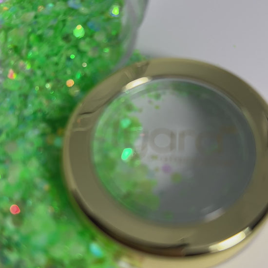 Poudre lumineuse pour manucure nocturne