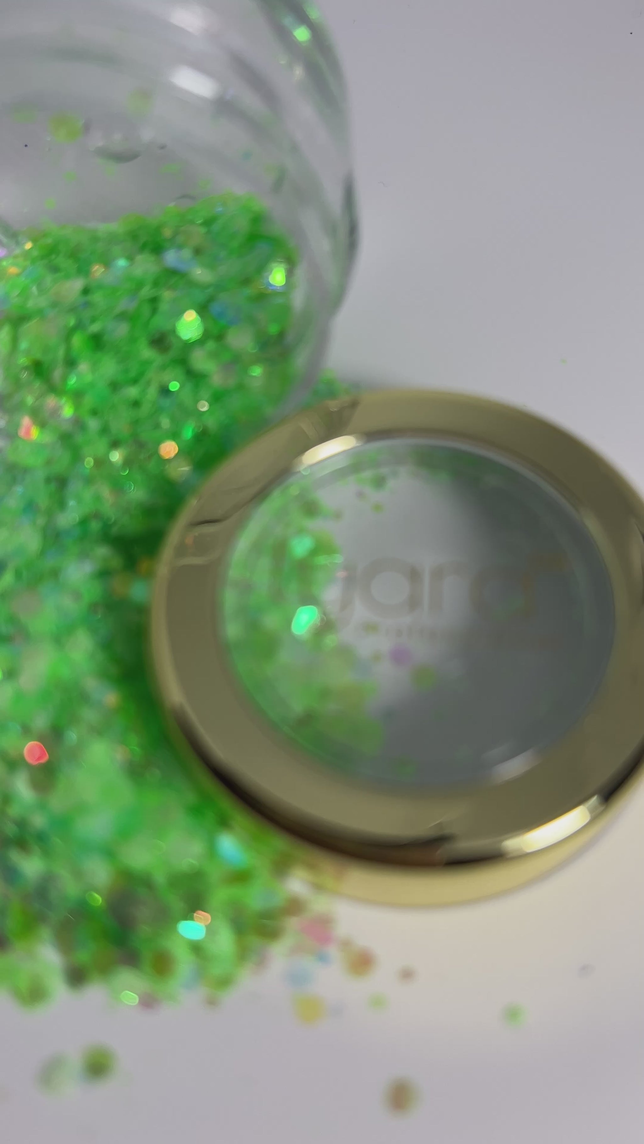 Poudre lumineuse pour manucure nocturne