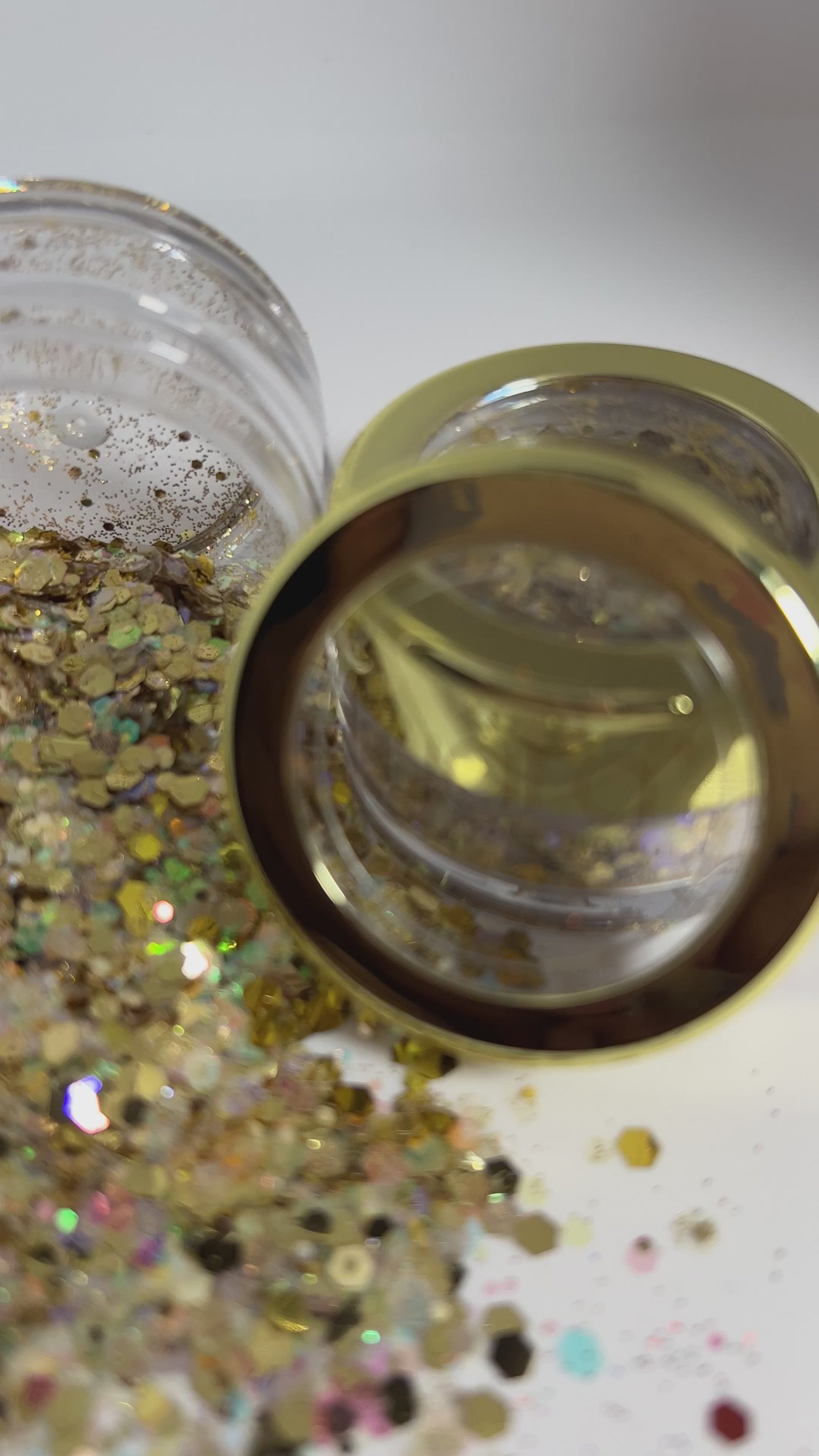 Poudre Nail Art dorée – décoration élégante