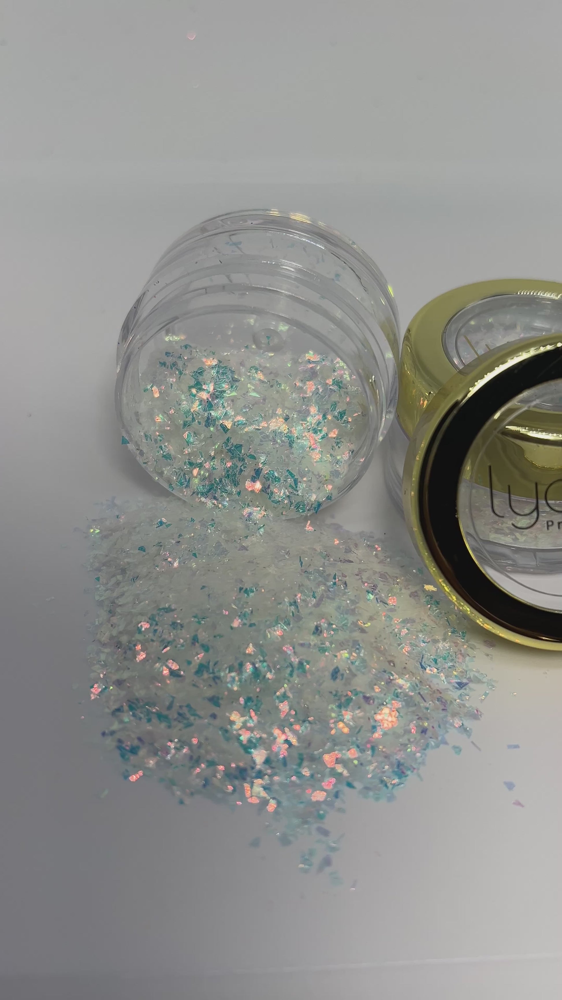 Décoration ongle subtile – éclat doux