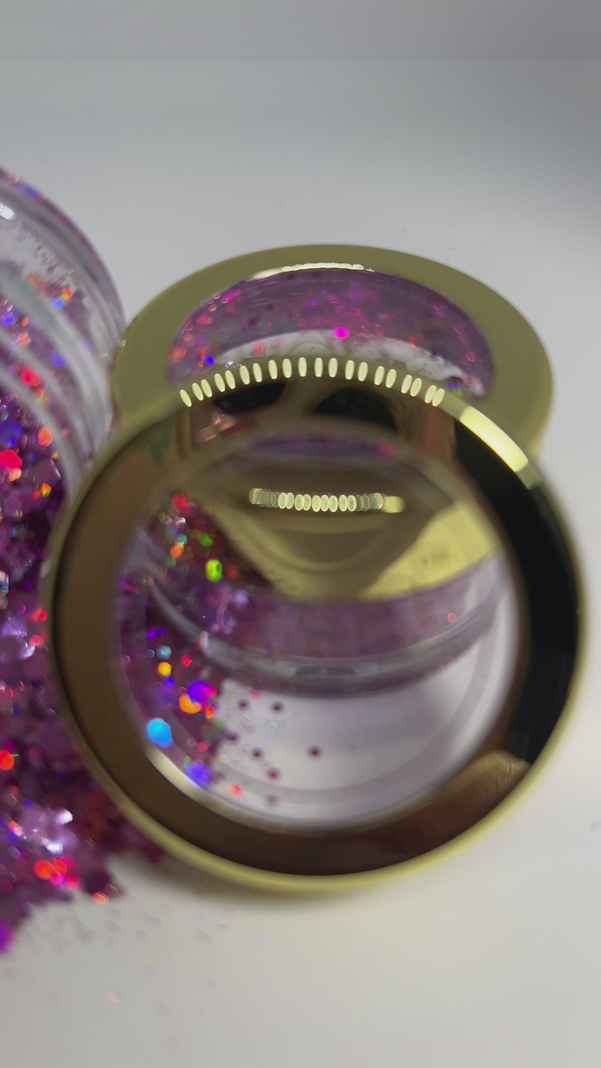 Nail Art avec tons rose et violet éclatants